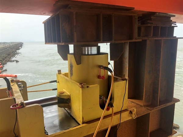 连云港徐圩港区液体散货泊位区应急消防通道2#号桥顶推