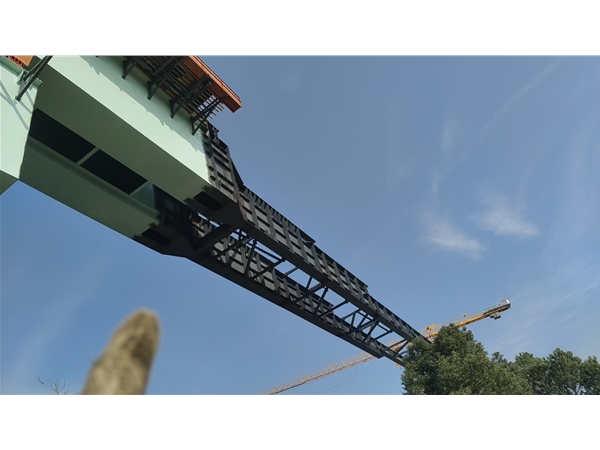 新建合武高铁湖北段HWZQ-4标工程钢梁架设、顶推、下落